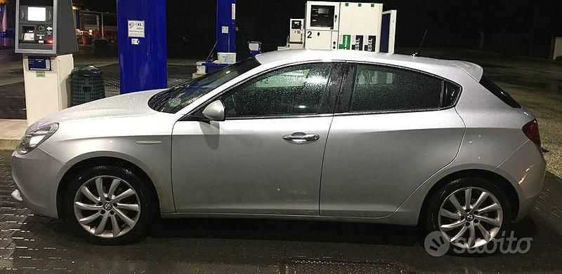Usata Alfa Romeo Giulietta 120 CV (88 kW) 2016 Grigio Utilitaria