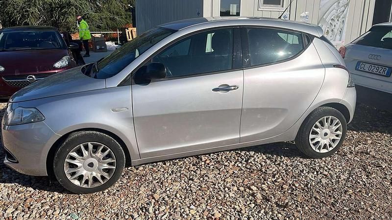 Usata Lancia Ypsilon Silver 69 CV (50 kW) 2013 Utilitaria
