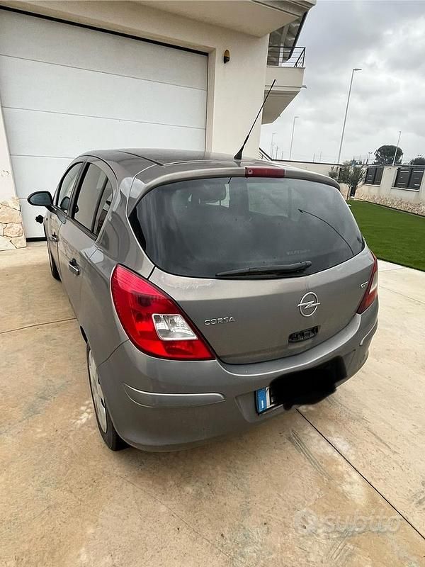 Usata Opel Corsa 75 CV (55 kW) 2010 Utilitaria