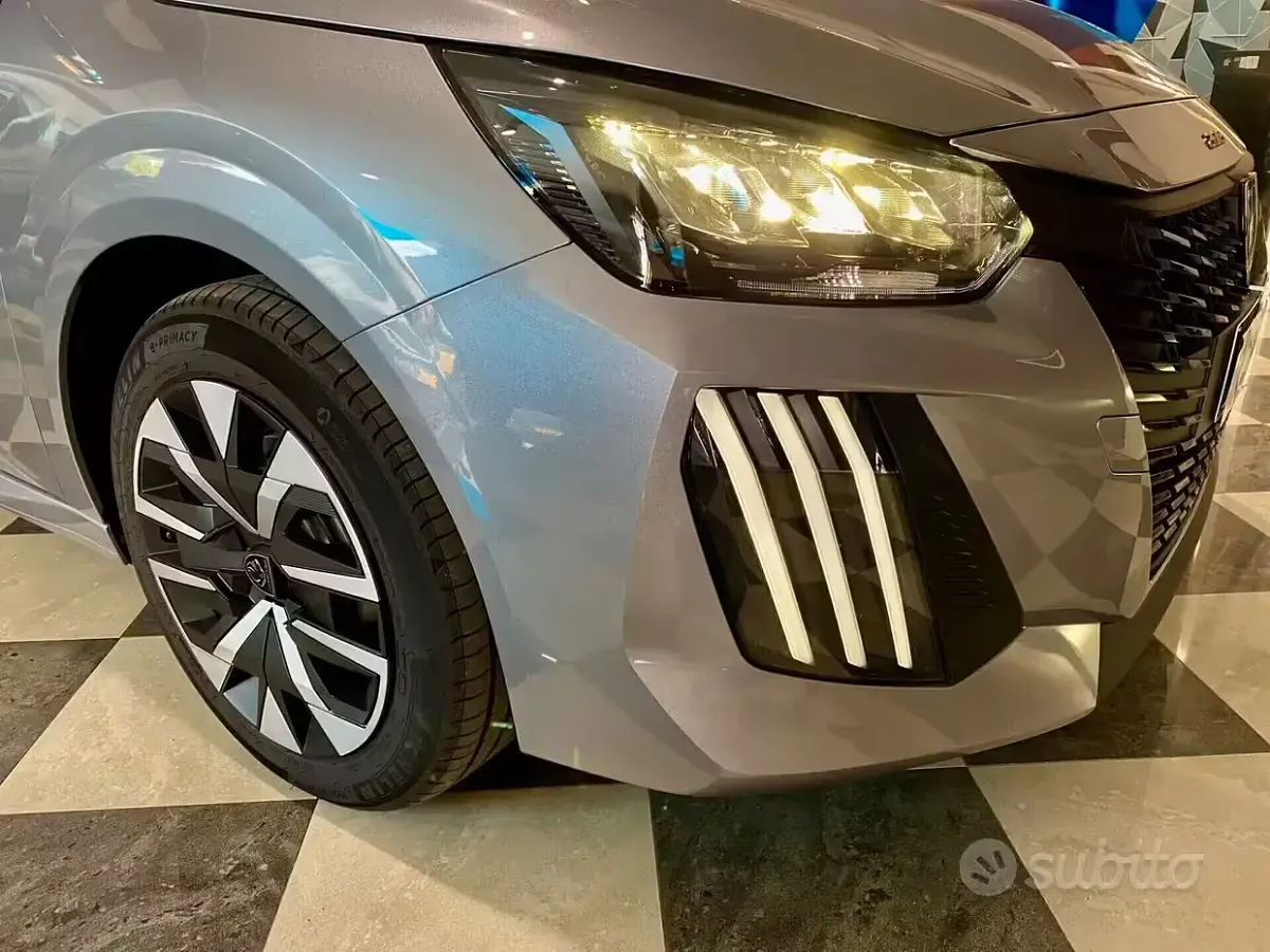 Nuova Peugeot 208 Style 100 CV (73 kW) 2026 Grigio Utilitaria