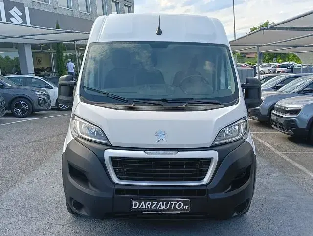 Usata Peugeot Boxer 140 CV (102 kW) 2023 Bianco pastello Furgone