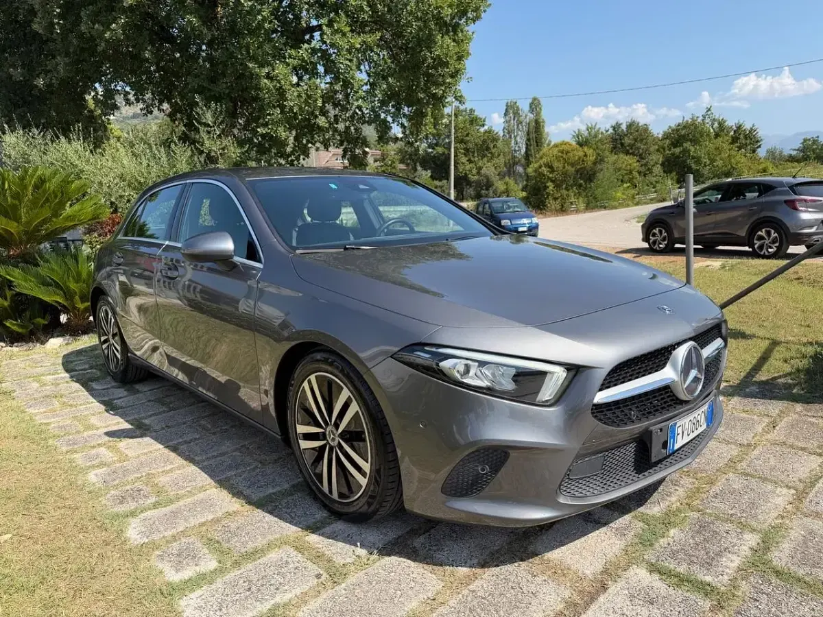 Usata Mercedes 180 115 CV (84 kW) 2019 Grigio Berlina