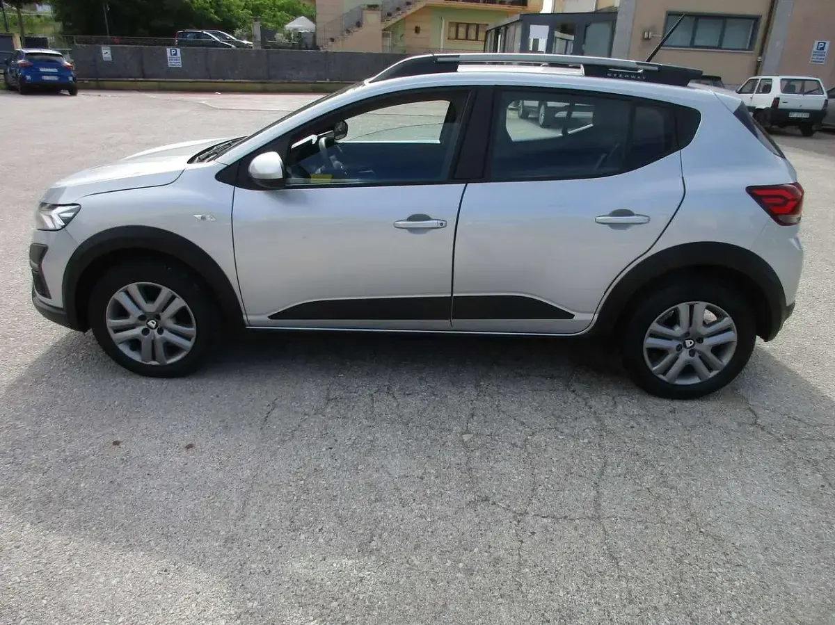 Usata Dacia Sandero Comfort 91 CV (66 kW) 2021 Grigio Berlina