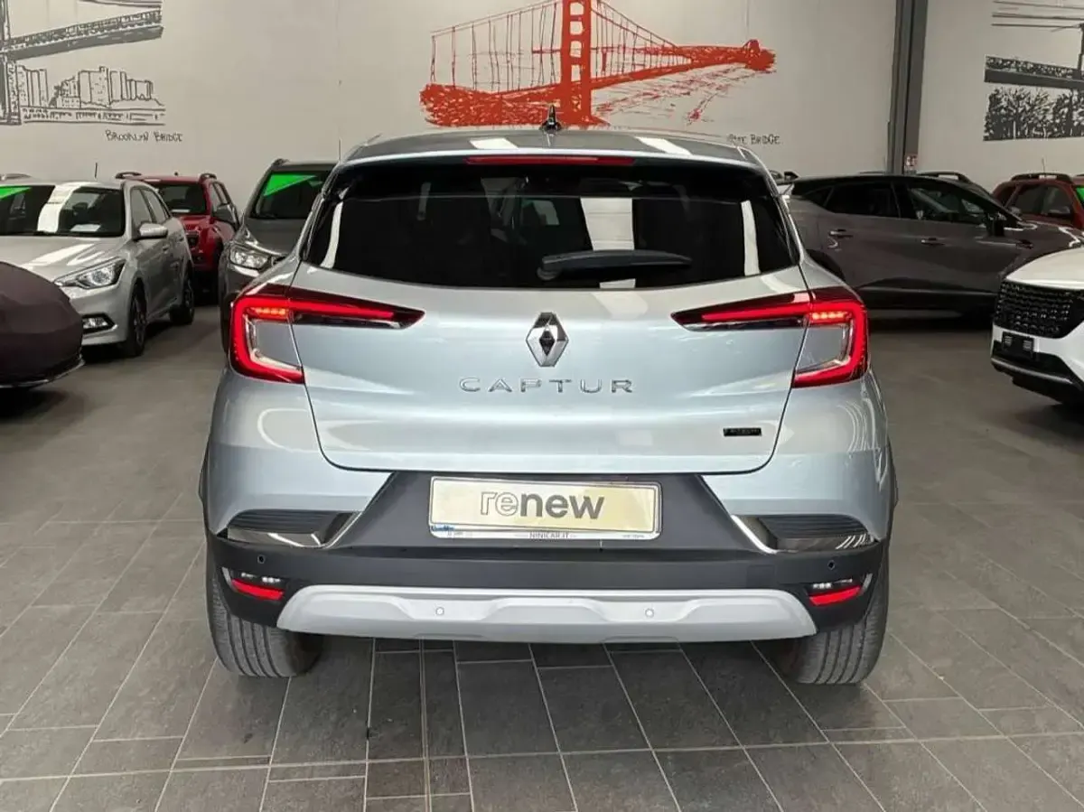 Usata Renault Captur Techno 94 CV (69 kW) 2023 Argento metallizzato SUV