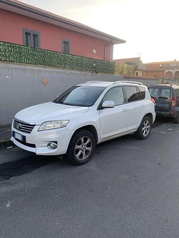 Usata Toyota RAV4 150 CV (110 kW) 2011 SUV