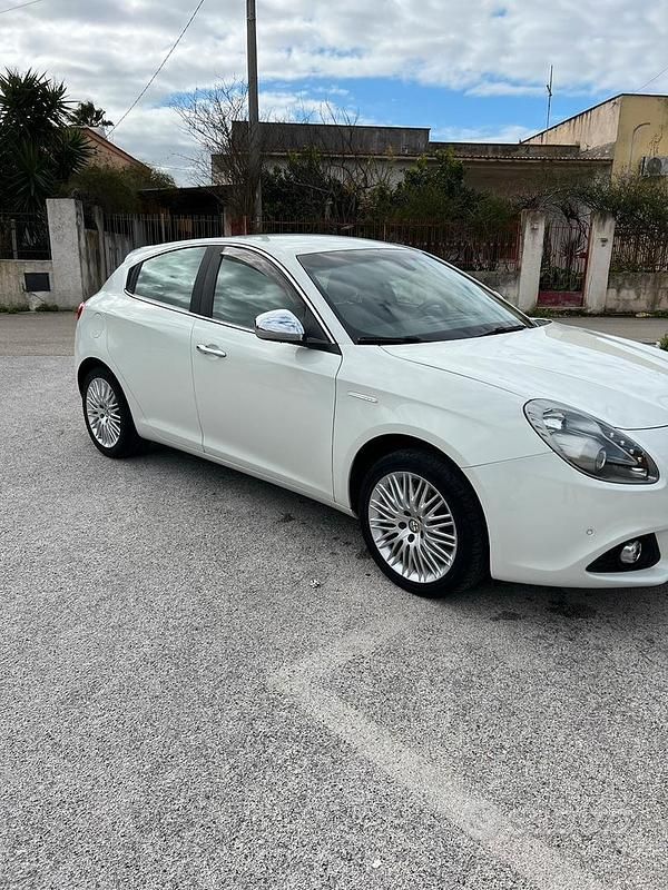 Usata Alfa Romeo Giulietta 150 CV (110 kW) 2015 Bianco Utilitaria