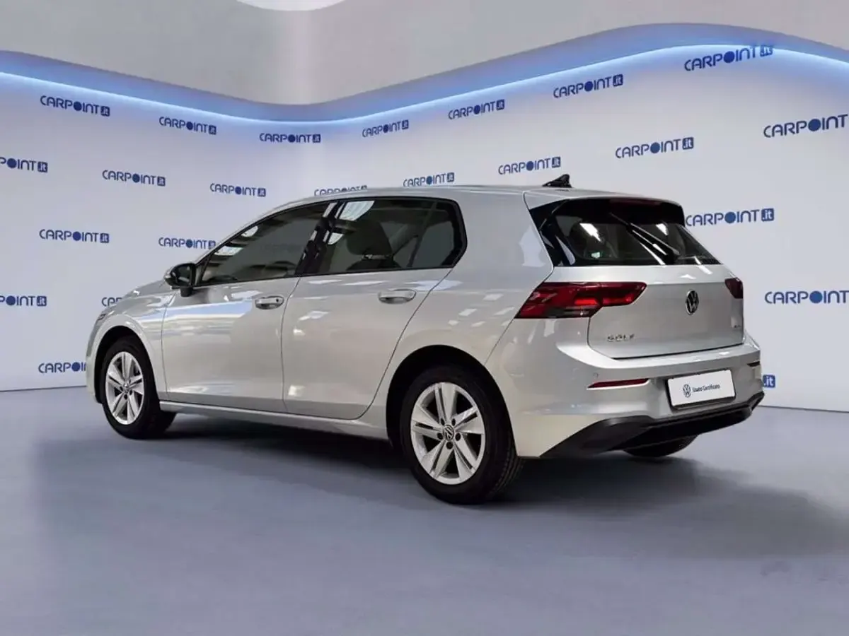 Usata VW Golf VII Life 131 CV (96 kW) 2021 Argento Utilitaria