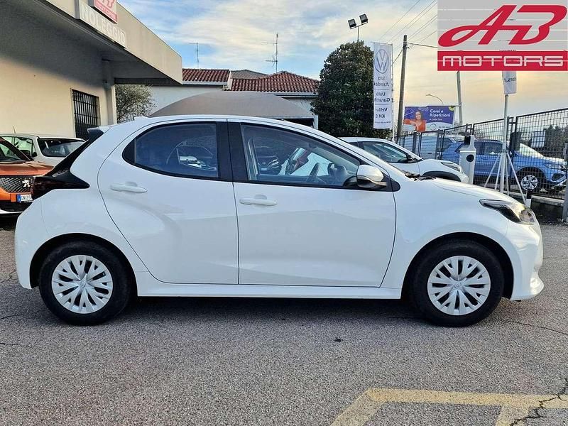 Usata Toyota Yaris Hybrid Active 116 CV (85 kW) 2025 Bianco Utilitaria