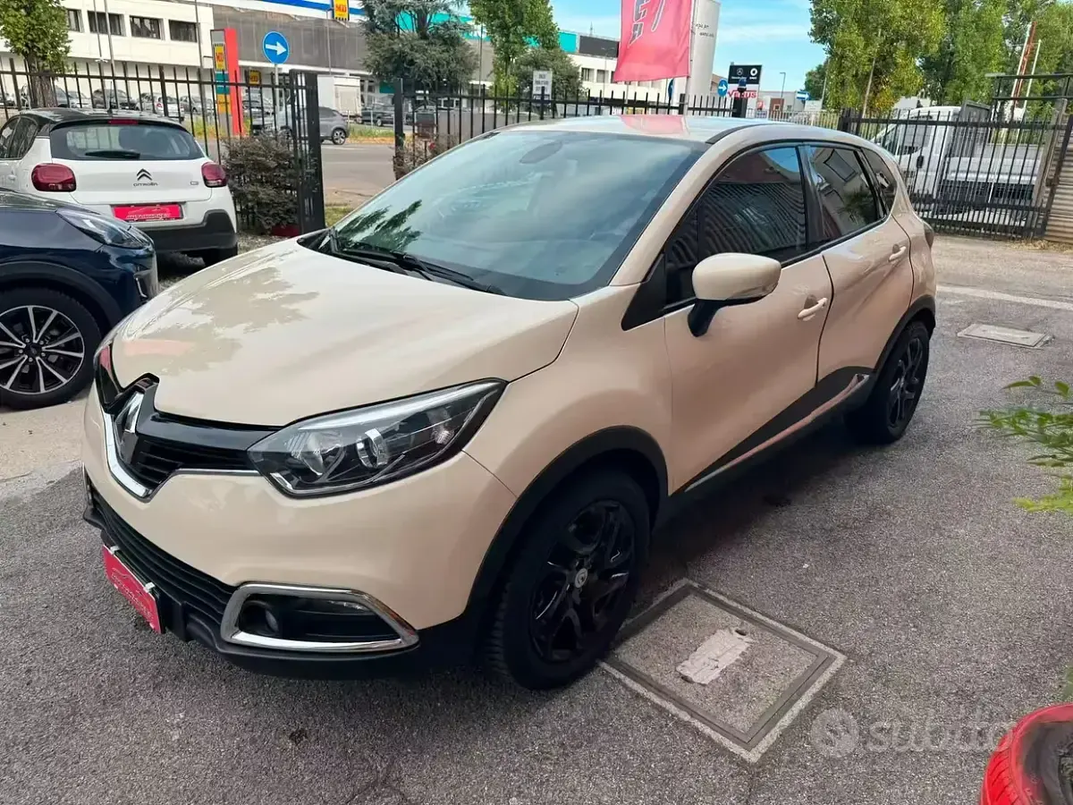 Usata Renault Captur 90 CV (66 kW) 2015 Beige SUV