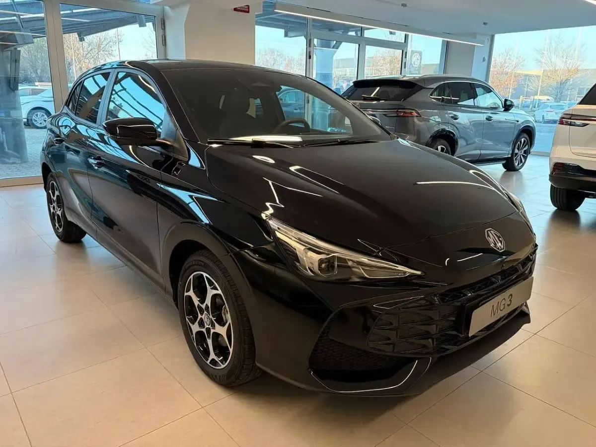 Nuova MG MG3 Luxury 194 CV (142 kW) 2026 Paple black Utilitaria