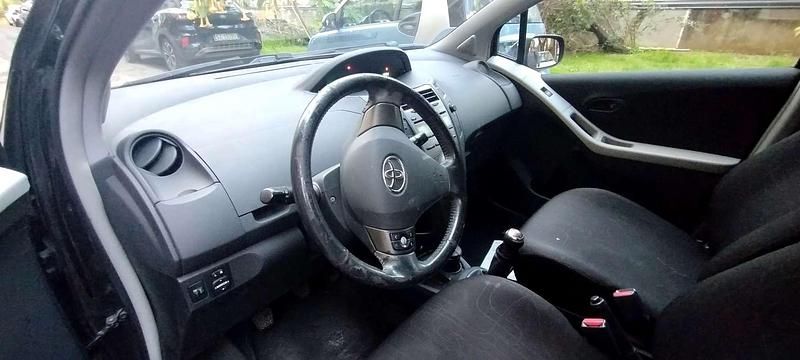Usata Toyota Yaris Sol 69 CV (50 kW) 2009 Nero Utilitaria