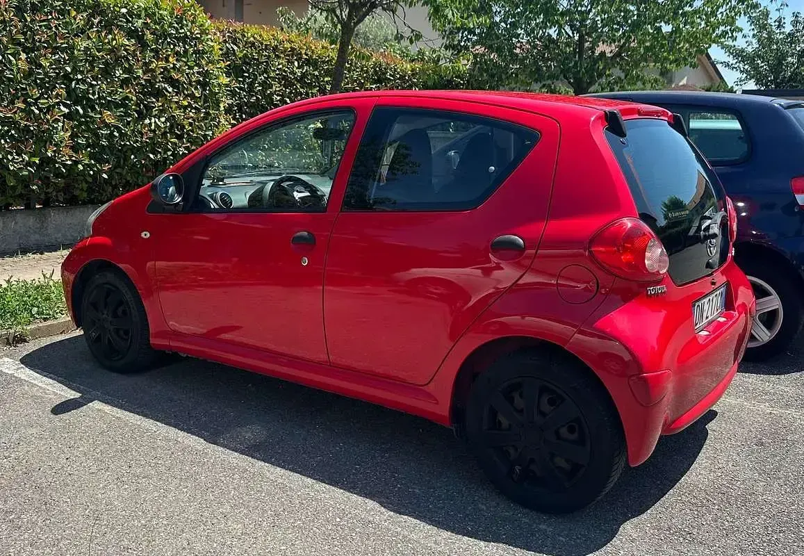 Usata Toyota Aygo 68 CV (50 kW) 2008 Rosso Utilitaria