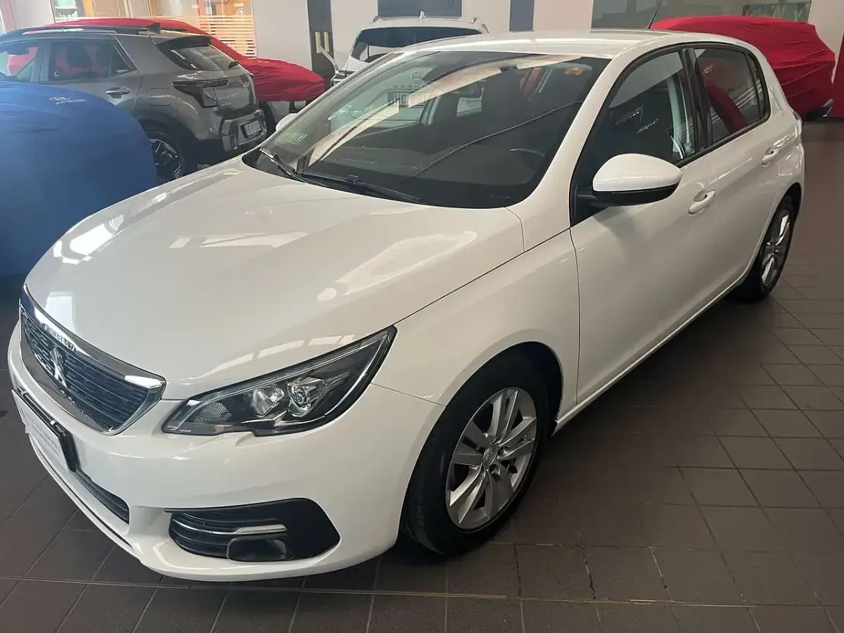 Begagnad Peugeot 308 Active 131 HK (96 kW) 2021 Vit Sedan