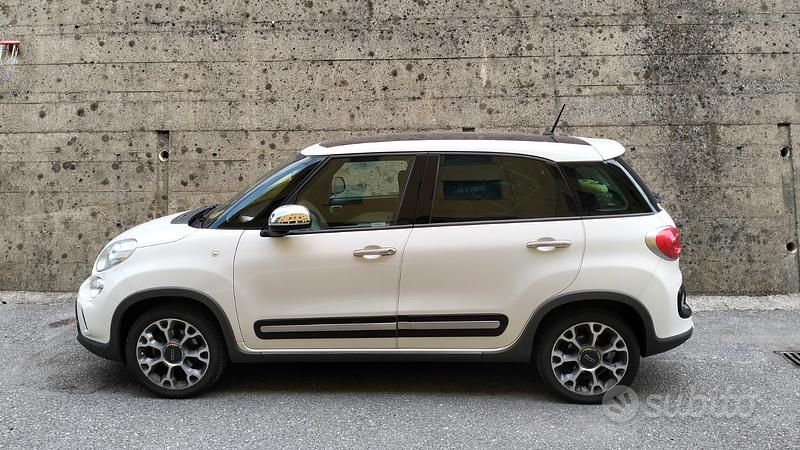 Bianco Usata 2016 Fiat 500L Trekking Monovolume | 10.500 € (Buon prezzo) - Immagine 1/4