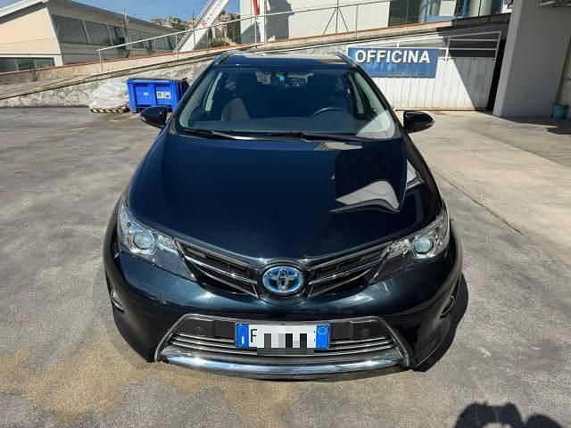 Usata Toyota Auris Touring Sports Lounge 2015 Blu Station wagon