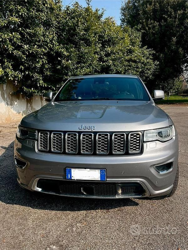 Usata Jeep Grand Cherokee Overland 241 CV (177 kW) 2017 Grigio SUV