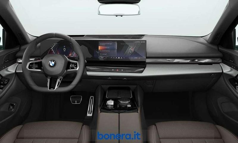 Nuova BMW 520 M Sport 197 CV (144 kW) 2026 Black sapphire metallizzato Station wagon
