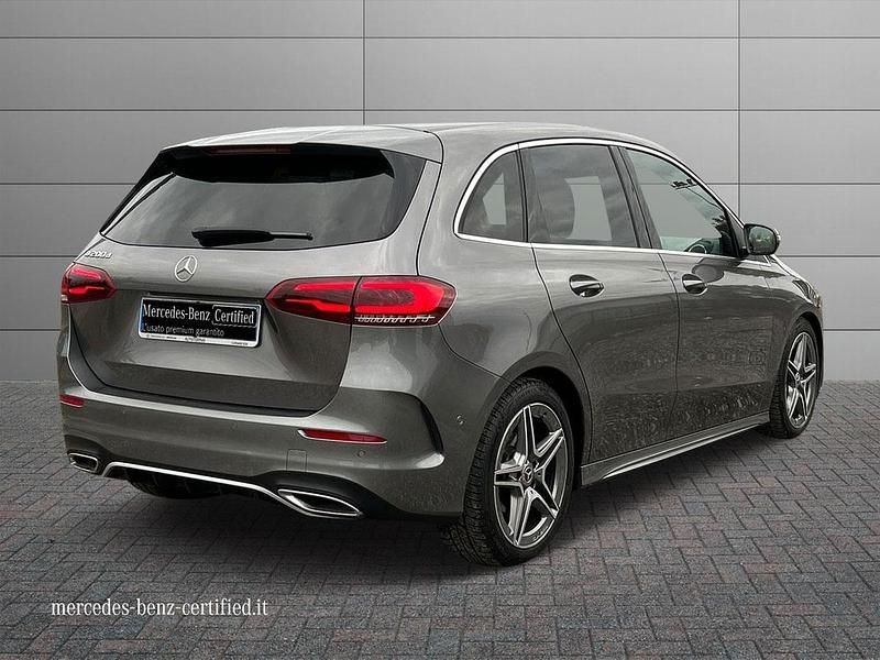 Usata Mercedes B200 Premium 150 CV (110 kW) 2022 Grigio medio metallizzato Utilitaria