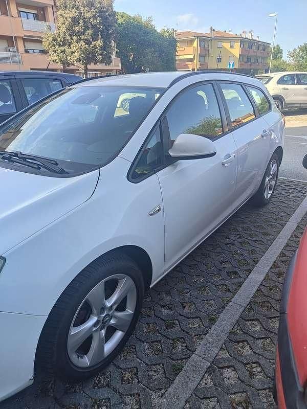 Usata Opel Astra Enjoy 101 CV (74 kW) 2011 Station wagon
