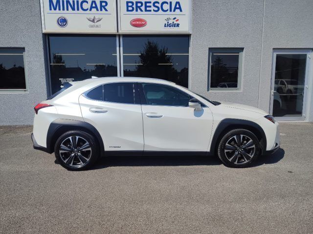Bianco Usata 2021 Lexus UX 250h Executive Line SUV | 27.500 € (Molto cara) - Immagine 1/4