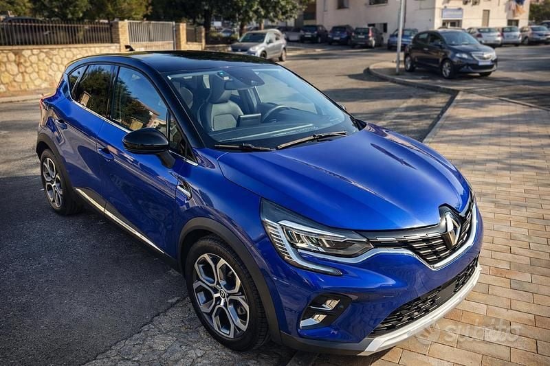 Usata Renault Captur 100 CV (73 kW) 2023 Blu SUV