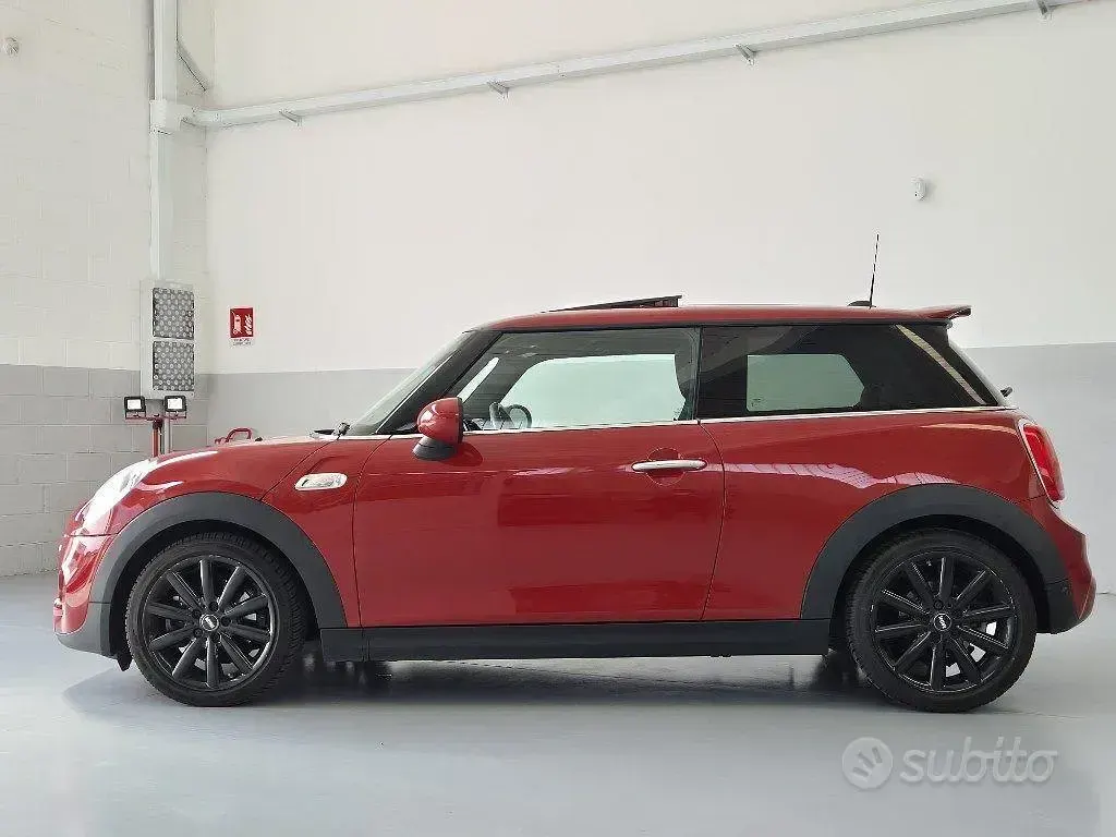 Begagnad Mini Cooper SD 170 HK (125 kW) 2015 Röd Halvkombi