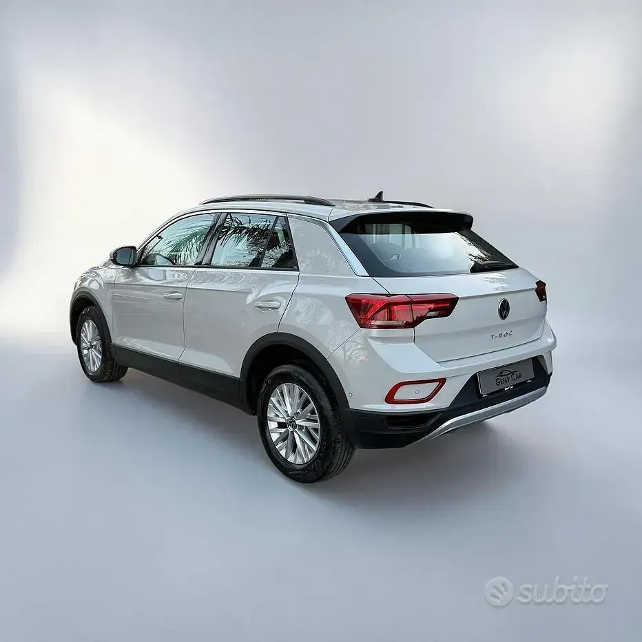 Używany VW T-Roc Life 110 KM (80 kW) 2023 Beżowy SUV