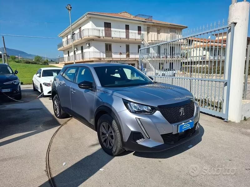 Używany Peugeot 2008 131 KM (96 kW) 2023 Szary SUV