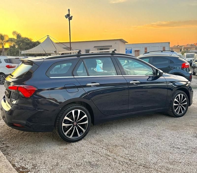 Usata Fiat Tipo Lounge 120 CV (88 kW) 2016 Blu Station wagon