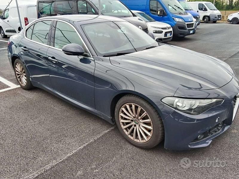 Usata Alfa Romeo Giulia Super 150 CV (110 kW) 2016 Grigio Berlina