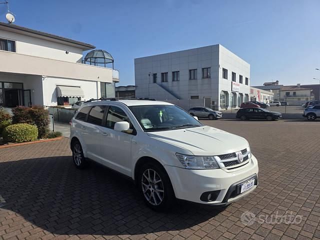 Usata Fiat Freemont 140 CV (102 kW) 2011 Bianco SUV