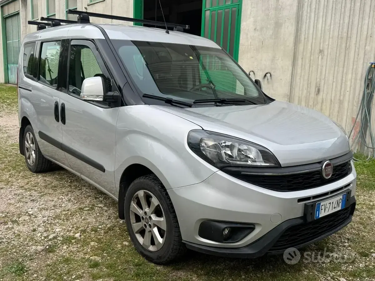 Usata Fiat Doblò Lounge 120 CV (88 kW) 2019 Grigio Monovolume