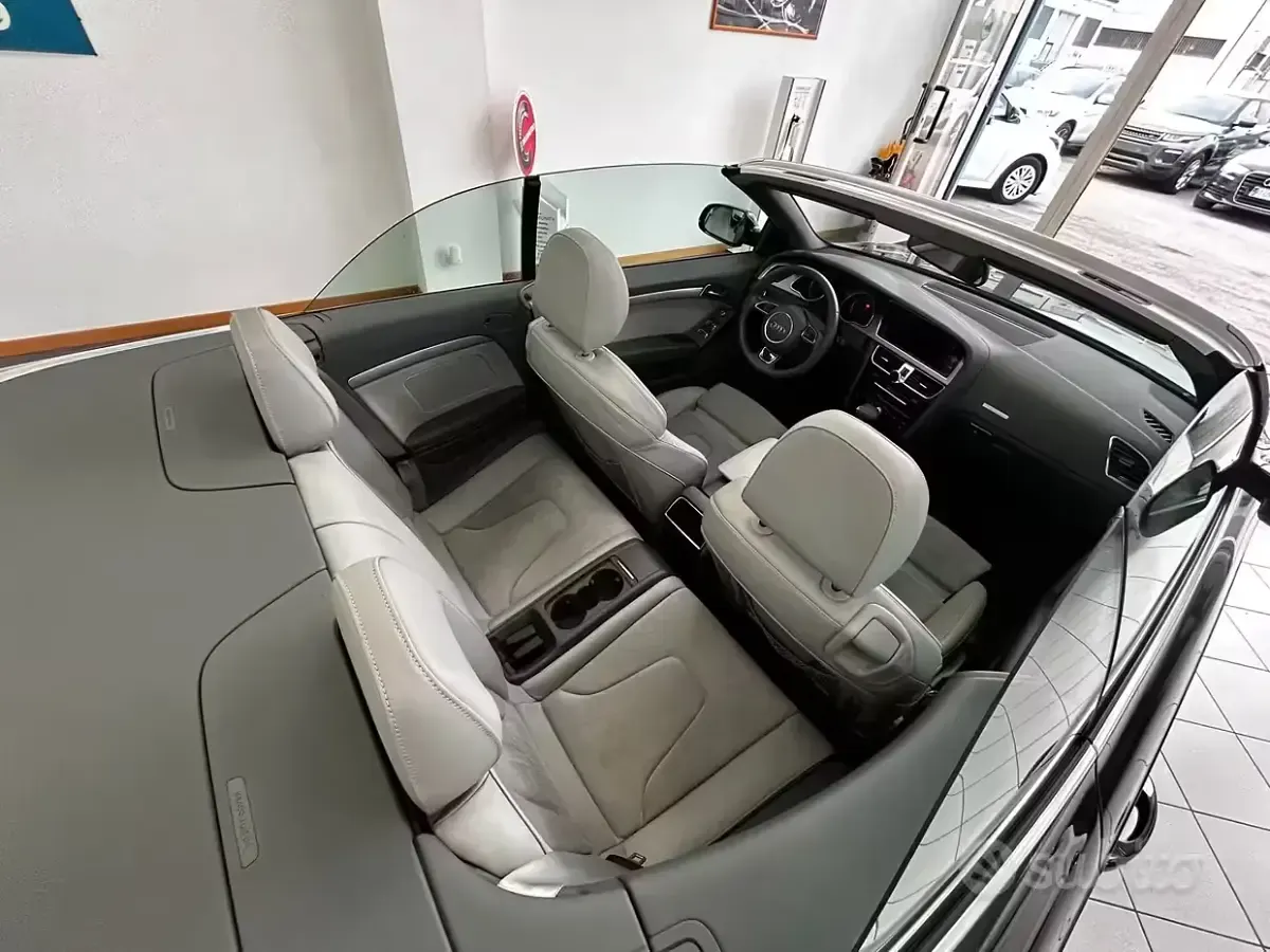 Usata Audi A5 Cabriolet Ambiente 177 CV (130 kW) 2012 Blu Cabrio