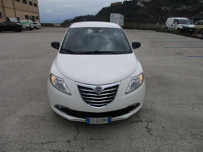 Usata Lancia Ypsilon Gold 95 CV (69 kW) 2013 Bianco Utilitaria