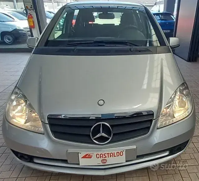 Usata Mercedes A160 Premium 95 CV (69 kW) 2012 Grigio Utilitaria