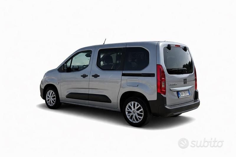 Usata Fiat Doblò 131 CV (96 kW) 2024 Grigio Monovolume