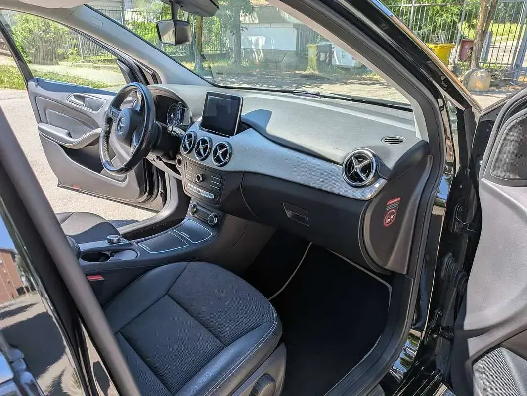Usata Mercedes B180 Business 109 CV (80 kW) 2015 Nero Utilitaria