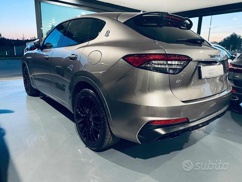Usata Maserati Levante 275 CV (202 kW) 2021 Grigio SUV