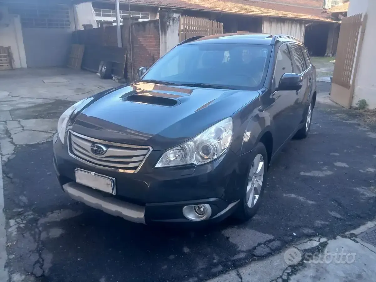 Usata Subaru Outback Exclusive+ 150 CV (110 kW) 2013 Grigio Station wagon