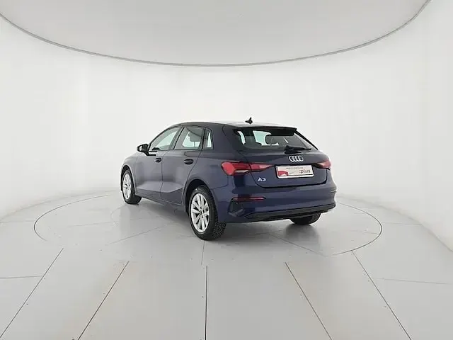 Usata Audi A3 Business 116 CV (85 kW) 2024 Blu navarra metallizzato Berlina