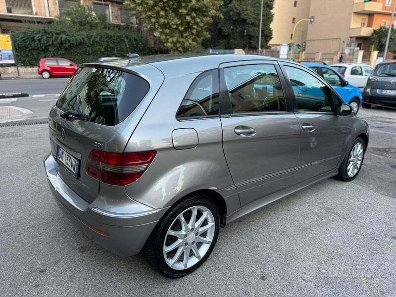 Usata Mercedes B200 Chrome 140 CV (102 kW) 2008 Grigio Monovolume