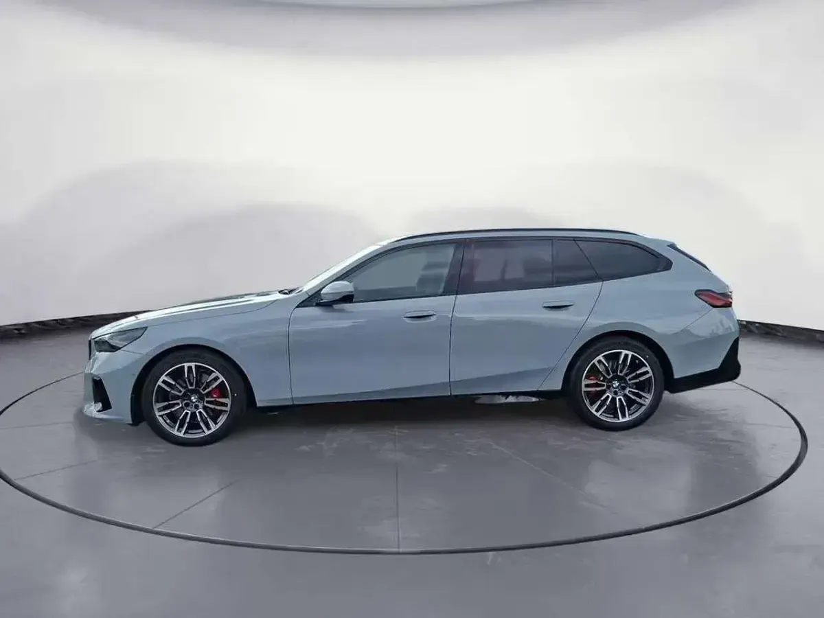 Usata BMW 520 M Sport 197 CV (144 kW) 2025 Grigio Station wagon