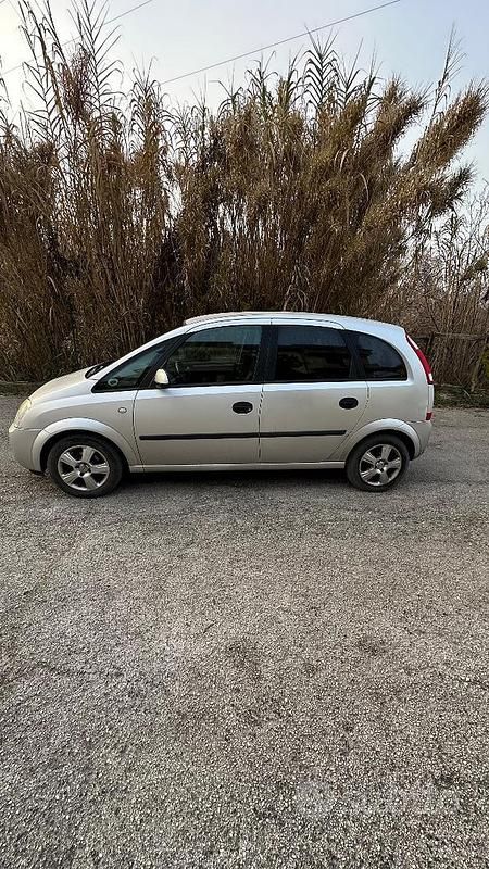 Usata Opel Meriva 90 CV (66 kW) 2005 Grigio Monovolume