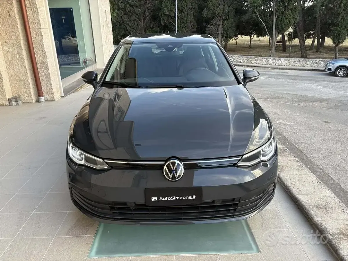 Usata VW Golf VIII Life 150 CV (110 kW) 2022 Grigio Berlina