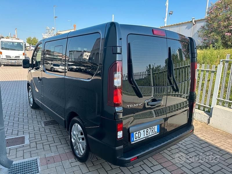 Usata Renault Trafic 145 CV (106 kW) 2021 Nero Monovolume