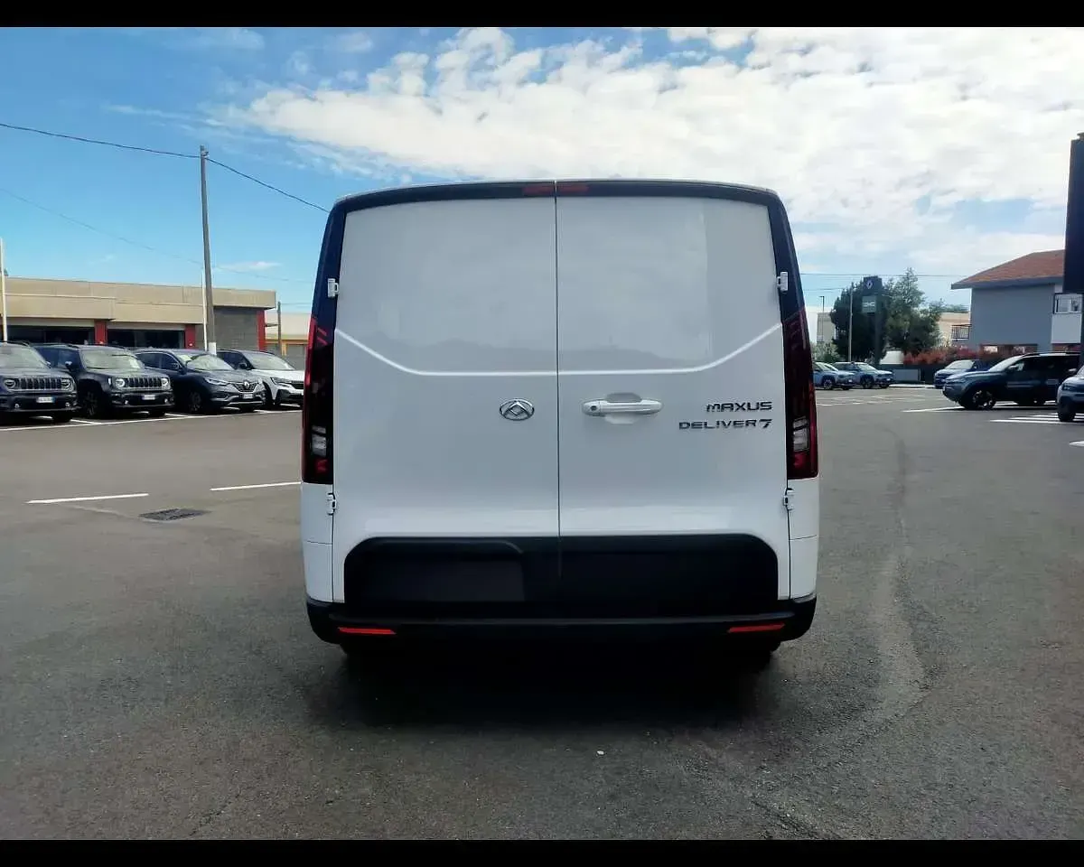 Nuova Maxus V90 150 CV (110 kW) 2026 Bianco Furgone