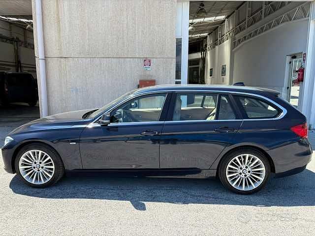 Usata BMW 320 Luxury Line 184 CV (135 kW) 2013 Blu Station wagon