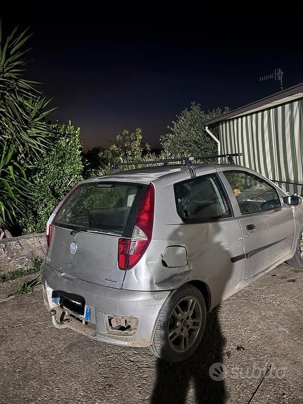 Grigio Usata 2005 Fiat Punto Utilitaria | 500 € (Super prezzo) - Immagine 1/3