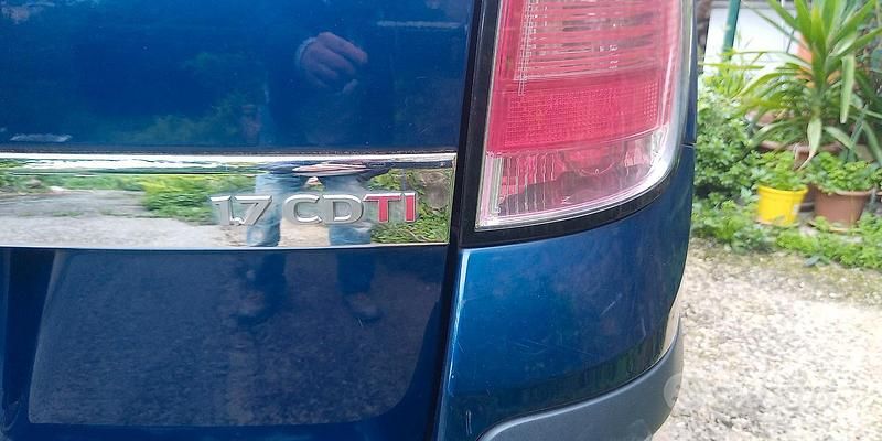 Usata Opel Astra 101 CV (74 kW) 2006 Blu Station wagon
