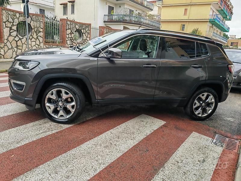 Usata Jeep Compass Limited 140 CV (102 kW) 2017 Grigio SUV
